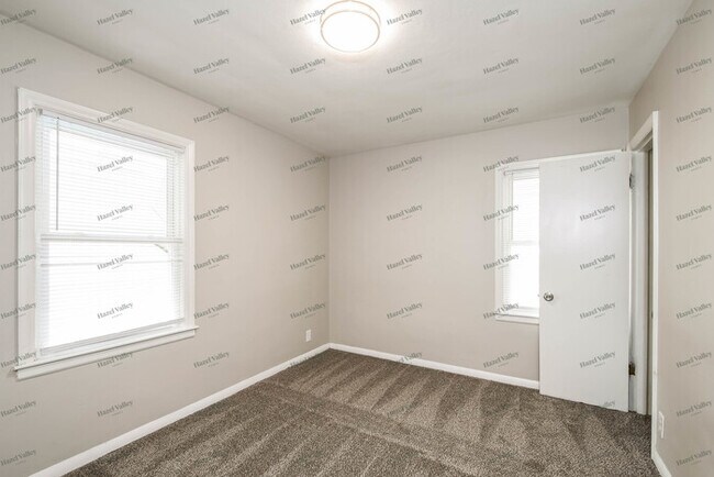 Building Photo - 9818 Iveland Dr