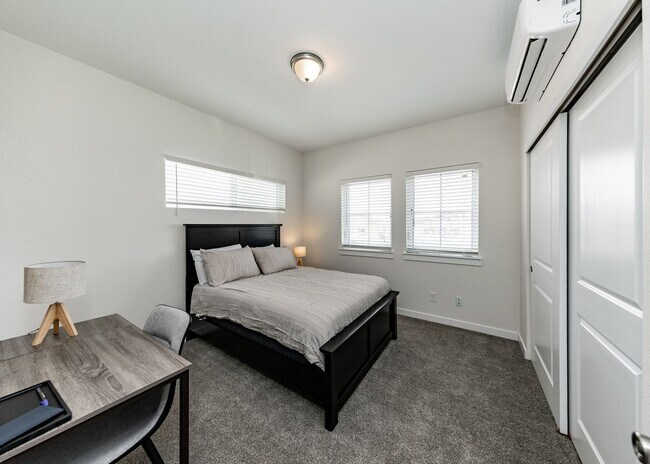 Building Photo - 2 Bedroom 2 Bath Luxury Apartment near Garden of the Gods and Ute Valley