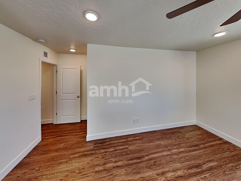 Building Photo - 6578 Old Forest Dr