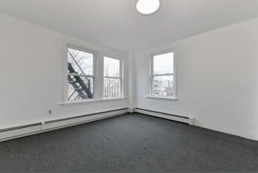 Building Photo - 288 Sumner St