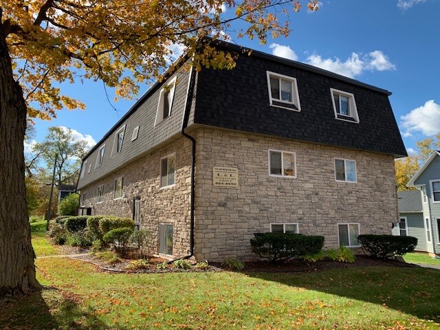 Building Photo - 54 College Ave