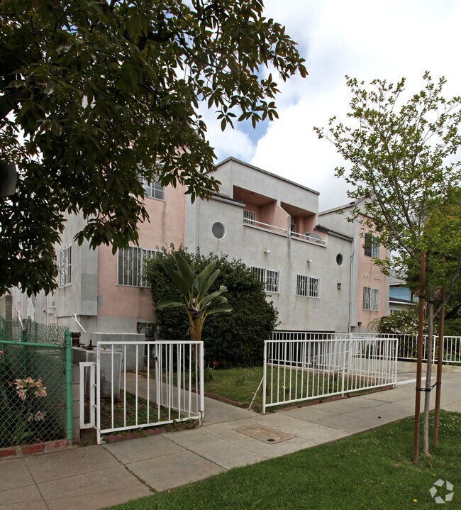 Building Photo - 913-915 S 4th St