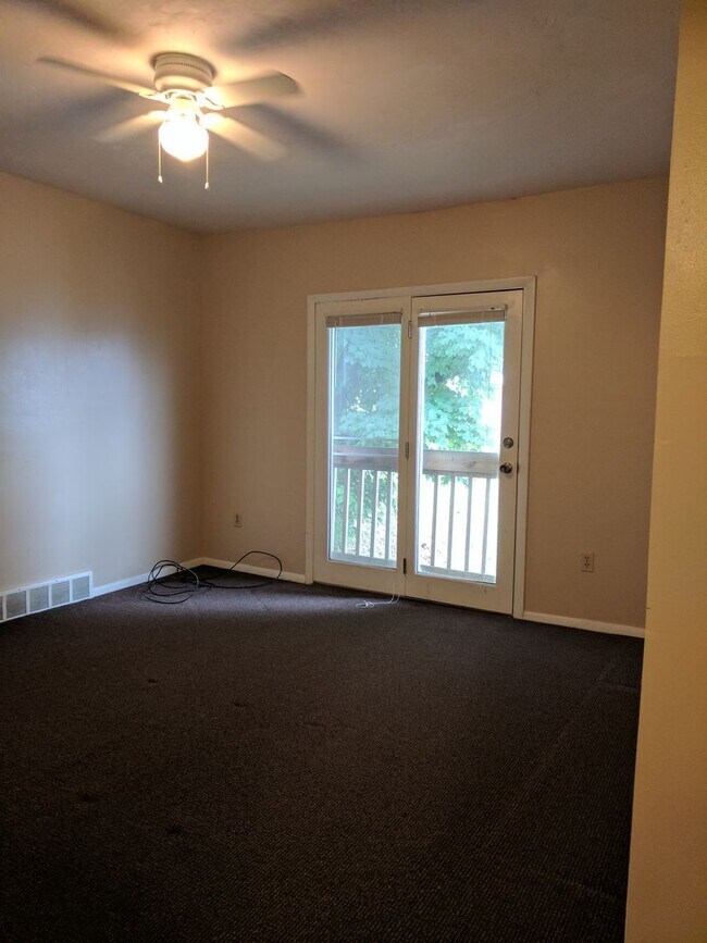 Building Photo - Mt Washington 2 Bedroom Duplex