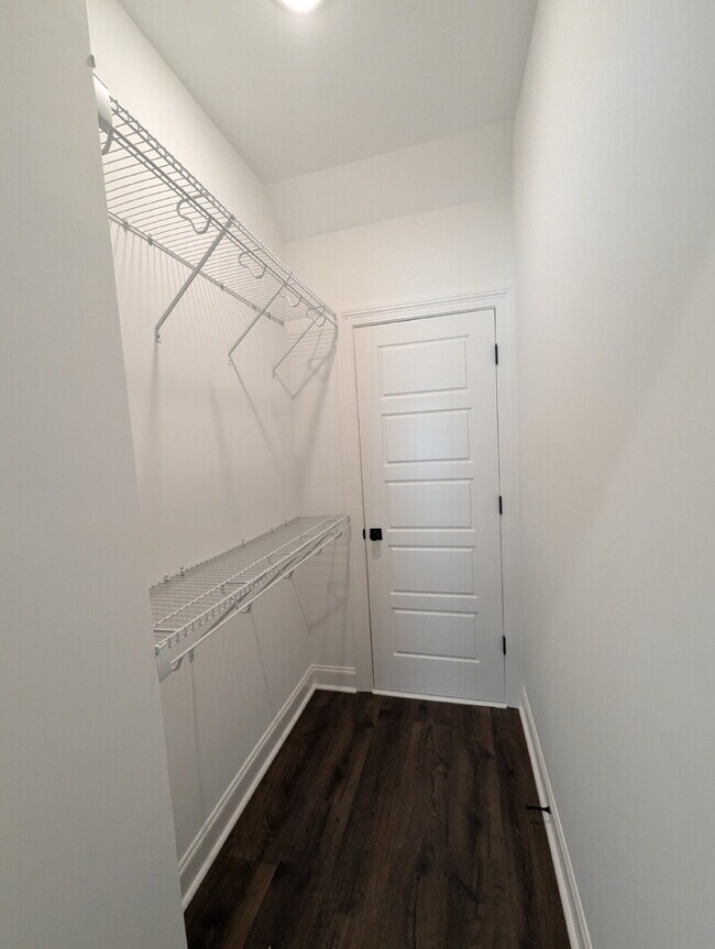 Building Photo - 514 Mdw Crst Cir