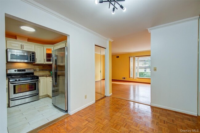 Building Photo - 41 Beechwood Ave