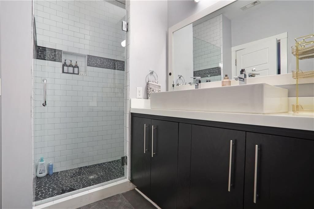 Building Photo - 472 Martin St SE