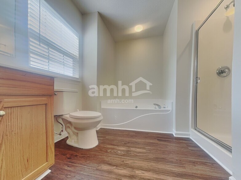 Building Photo - 1065 Meadowbrook Ln SW