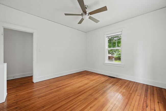 Building Photo - 4 Bedroom Highland Terrace Beauty