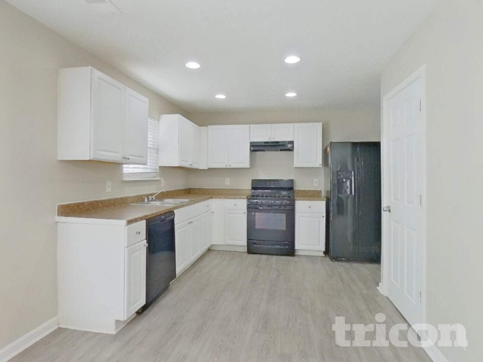 Building Photo - 1030 Riverclift Dr