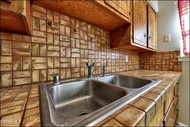 Building Photo - 5108 Paris Ave