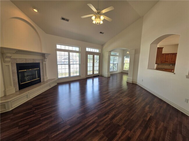 Building Photo - 302 Cross Creek Dr