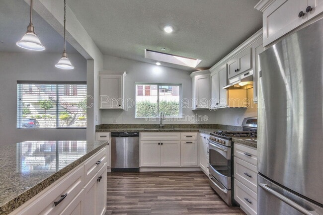 Building Photo - 419 Watson St