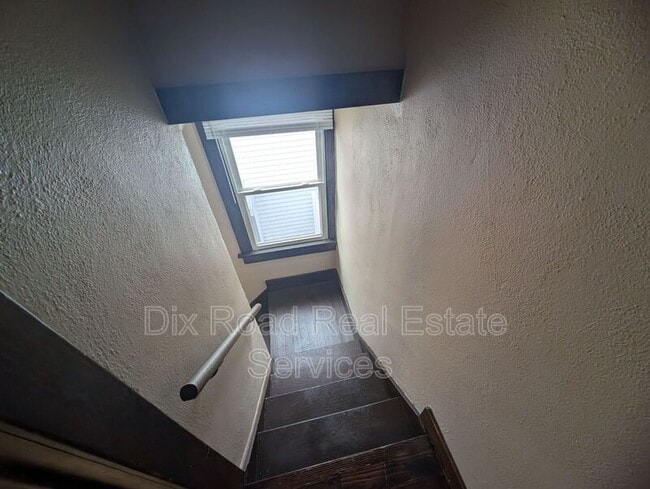 Building Photo - 914 Chelsea Ave