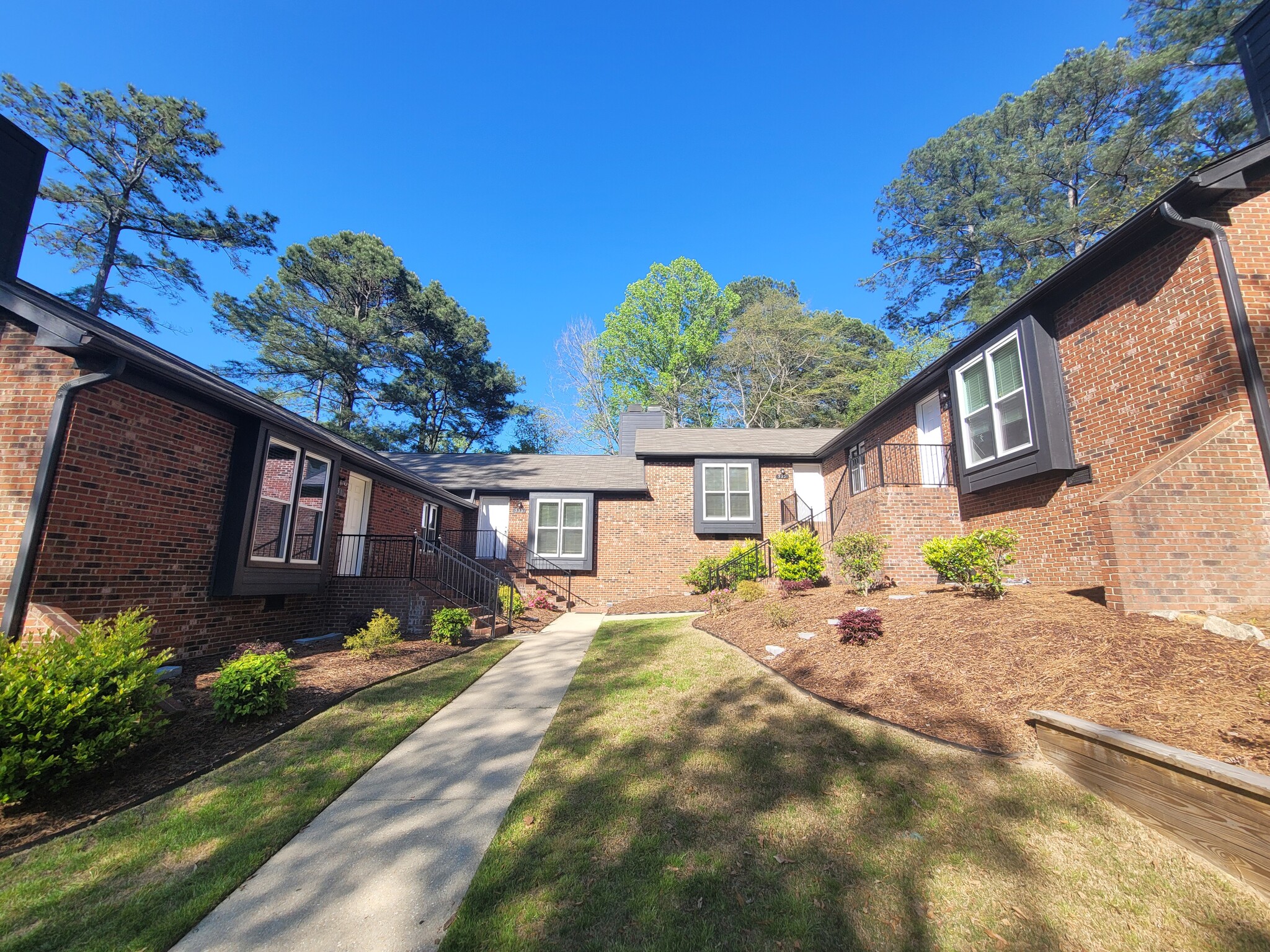 Building Photo - 533 Coronation Dr