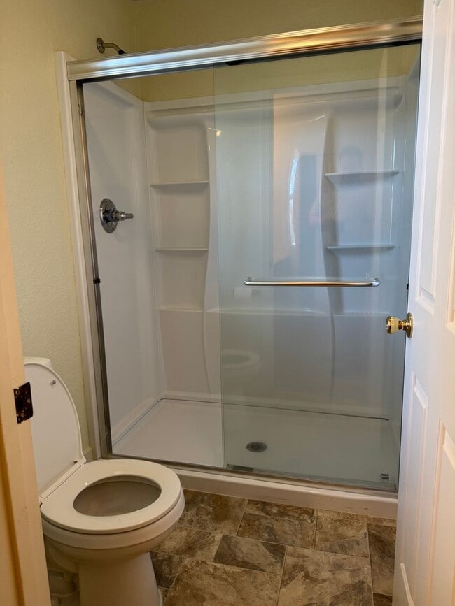 Building Photo - Roseville home with large backyard