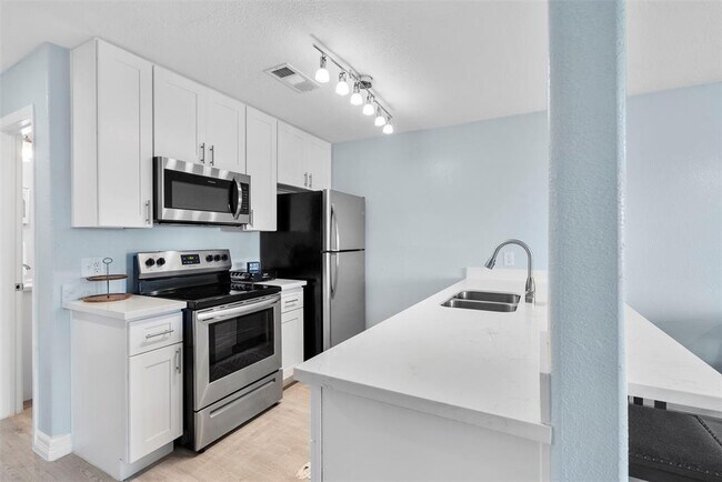 Building Photo - 7600 Seawall Blvd
