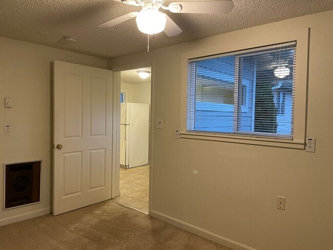 Building Photo - 1600 SE 168th Ave