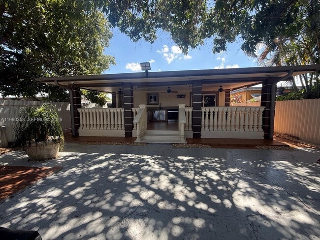 Building Photo - 281 W 17th St