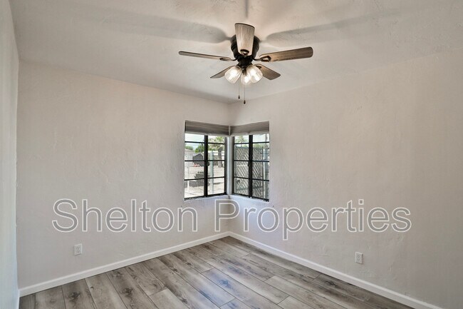 Building Photo - 1802 N Laurel Ave