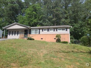 Building Photo - 4 Bedroom 2 Bath Move In Ready!
