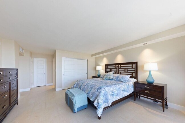 Building Photo - 4280 Galt Ocean Dr