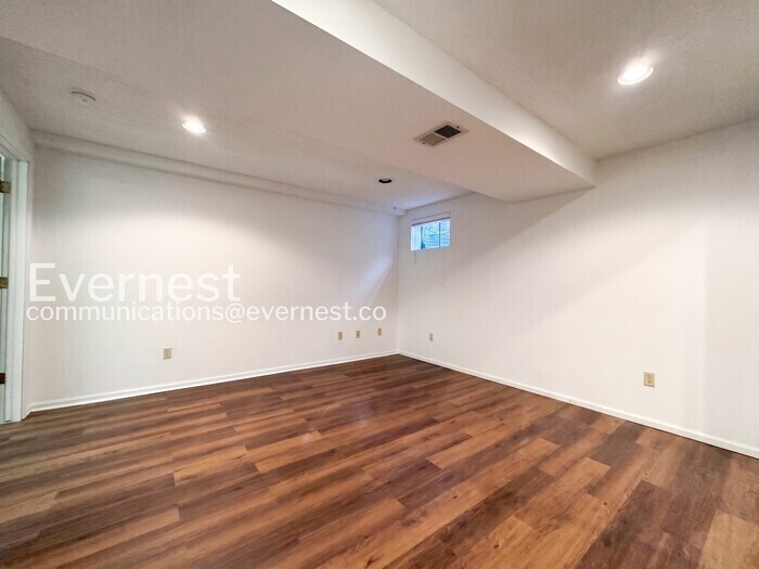 Building Photo - 5042 E 112th Pl