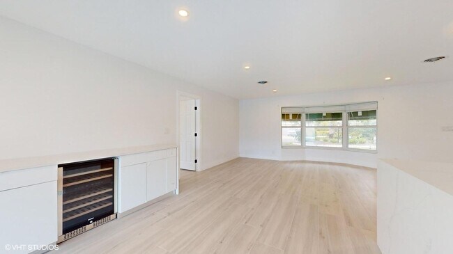 Building Photo - 4761 NE 28th Ave