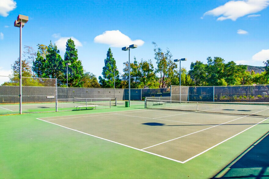 Building Photo - 660 Camino de la Luz