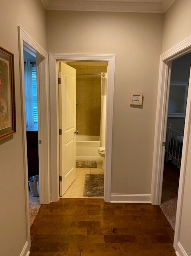 Building Photo - Amazing Furnished Town Home in Brunswick F...