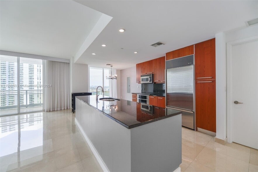 Building Photo - 901 Brickell Key