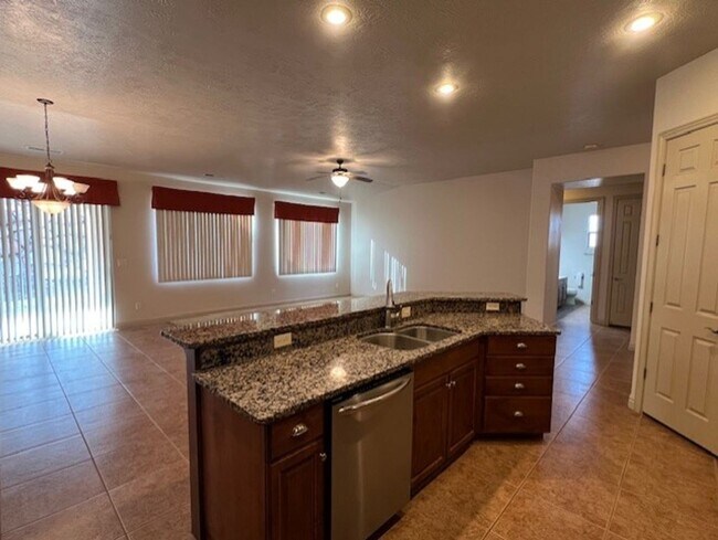 Building Photo - Primrose Pointe