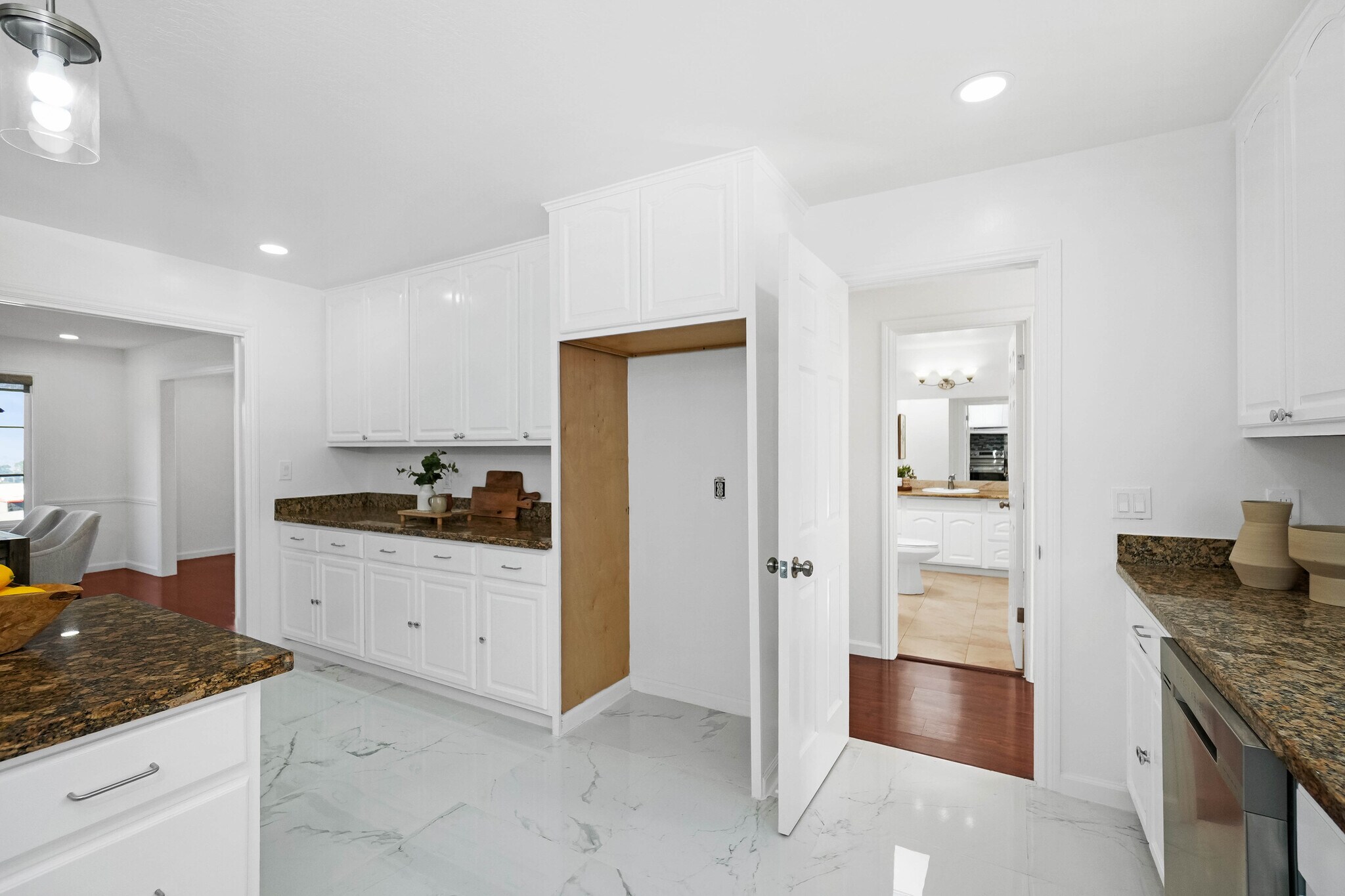 Building Photo - 584 Hillside Blvd