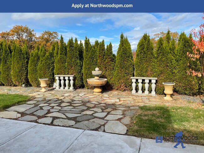 Building Photo - PET FRIENDLY!! Beautiful 3 Bedroom 2 Bath Home in Eagle Point Golf Course Community