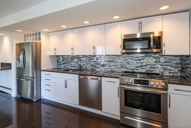 Building Photo - 223 Chestnut Ave