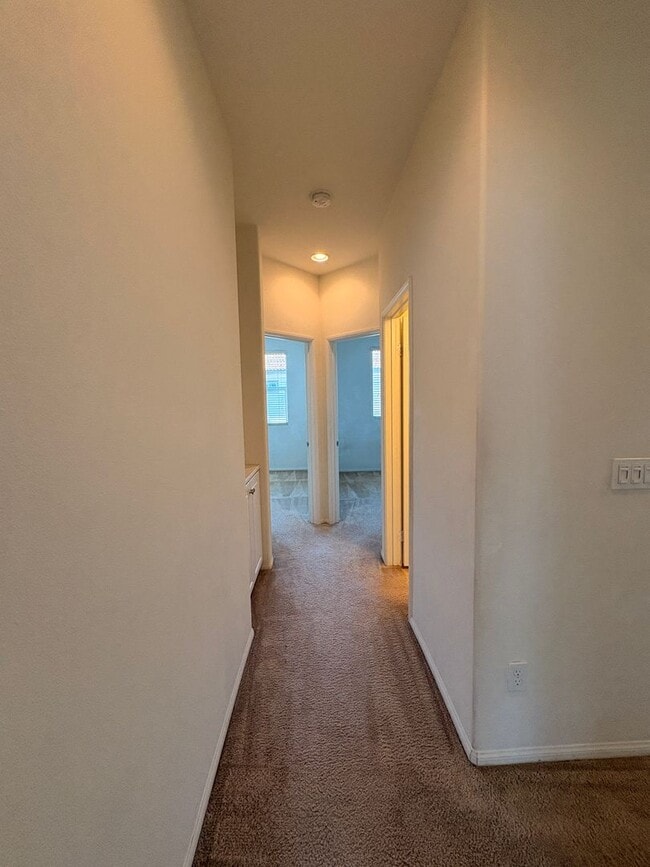 Building Photo - 3 Bed, 4 Bath in Eastvale!