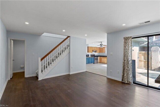 Building Photo - 636 Ocean Lakes Dr