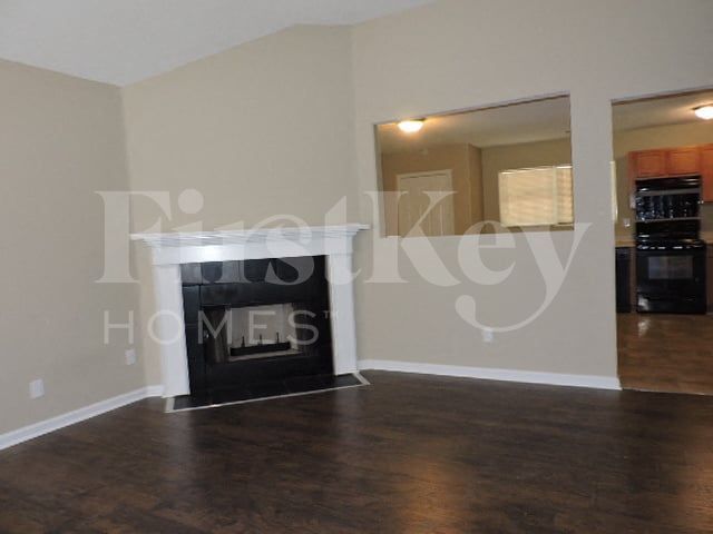 Building Photo - 2631 Parkview Dr