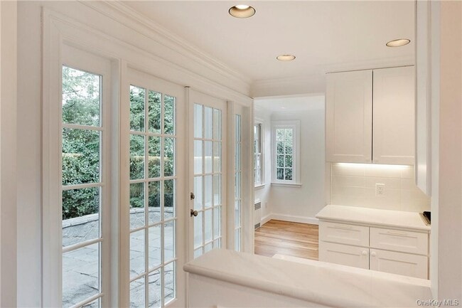 Building Photo - 19 Oneida St