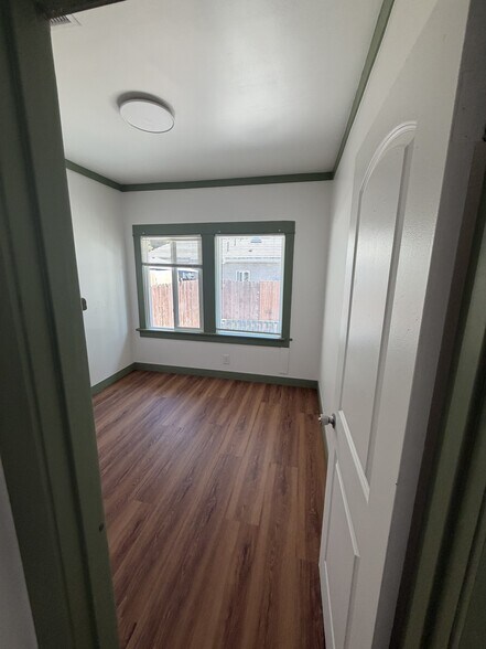 Building Photo - 324 W 55th St