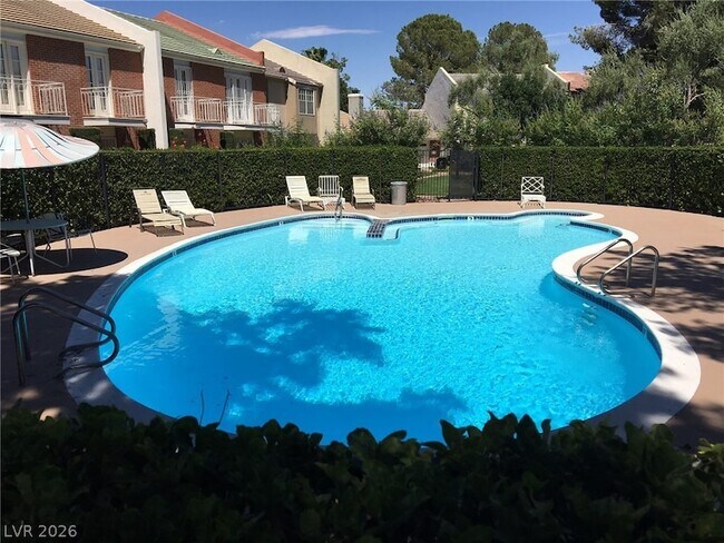 Building Photo - 698 Tam O Shanter