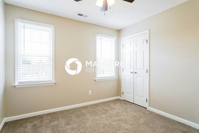 Building Photo - 3 Bedroom Pet-Friendly Home in Raleigh, NC with Main Street Renewal