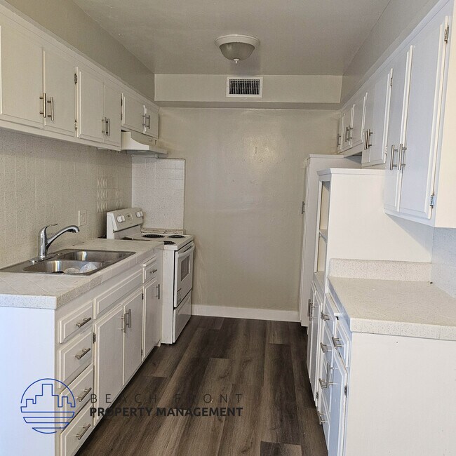 Building Photo - 912 E. La Palma Dr.