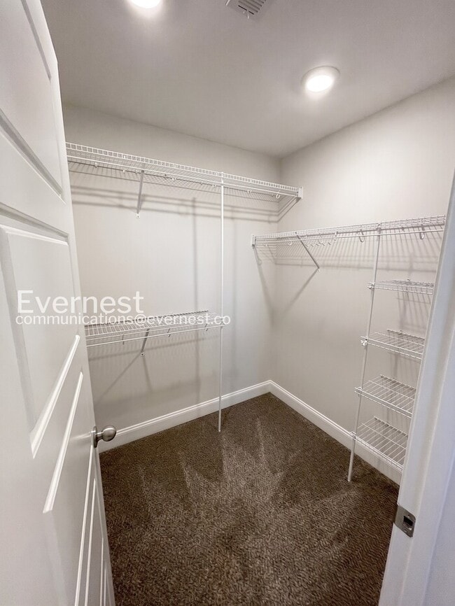 Building Photo - 215 King Rd