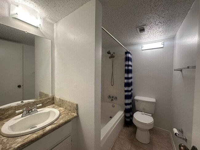 Building Photo - Charming 2-Bed Unit in Dallas! Community p...