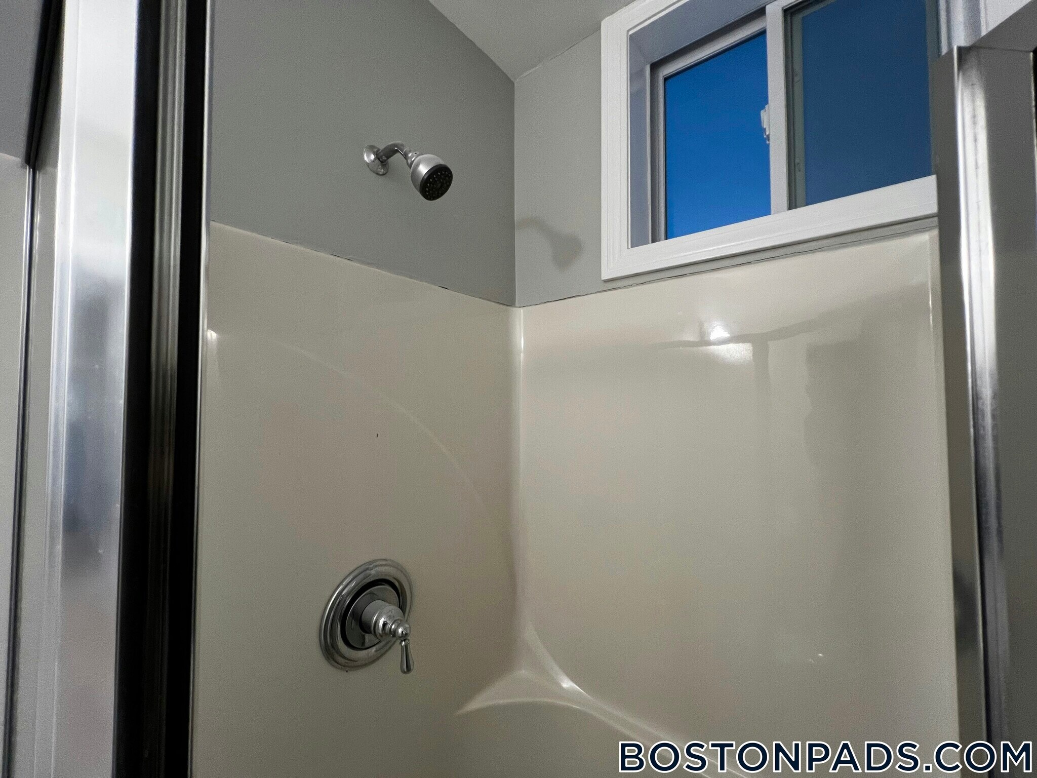 Building Photo - 158 Holland St