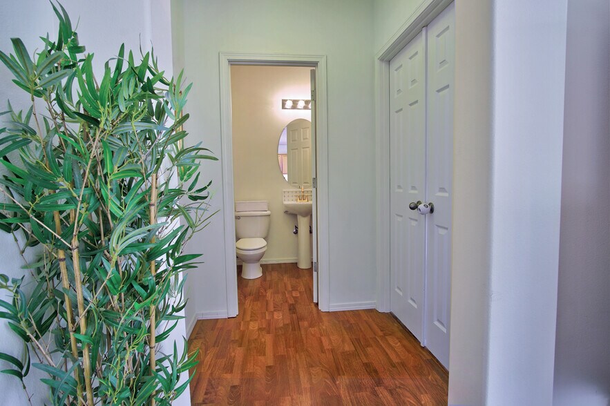 Building Photo - 2727 N Crater Ln