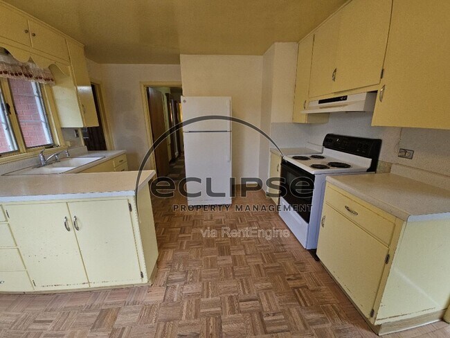 Building Photo - 102 Poncha Ave