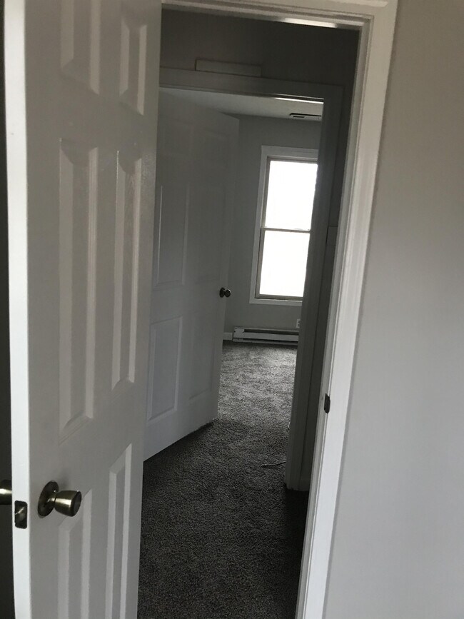 Building Photo - 242 Cherry Ln