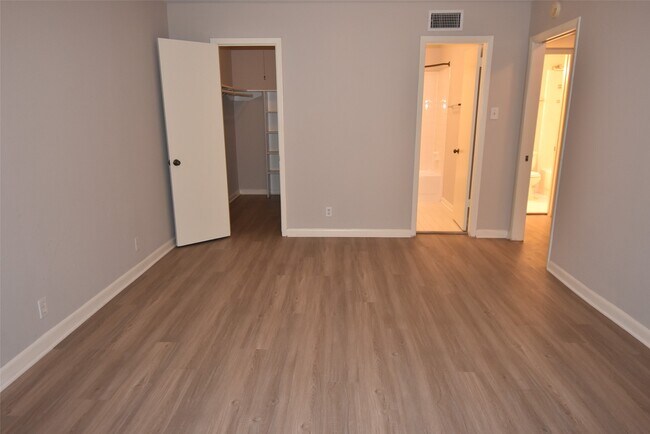 Building Photo - 2585 Marilee Ln