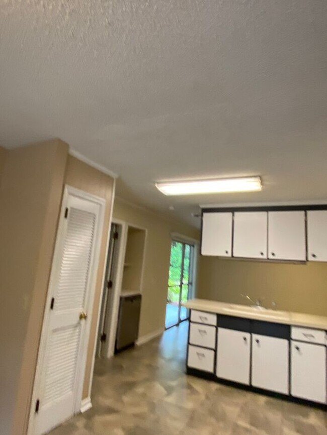 Building Photo - 4BR brick home with rocking chair porch, f...